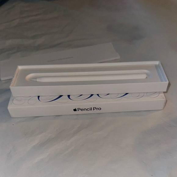 Apple Pencil Pro in White